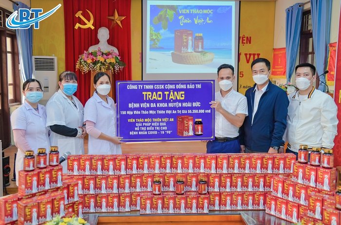 Công ty Bảo Trí trao tặng hàng trăm hộp sản phẩm Viên thảo mộc Thiên Việt An cho Bệnh viện Đa khoa huyện Hoài Đức