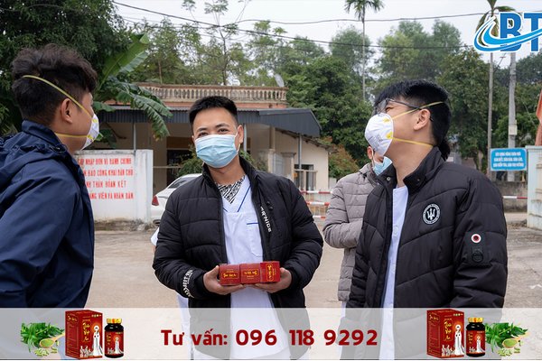 Đại tá Thầy thuốc ưu tú Phạm Hòa Lan đưa ra lời khuyên cho bệnh nhân F0